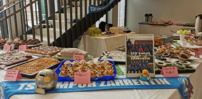 Kuchenbuffet des TSV Empor Zarrentin Foto: Natalie Niehus