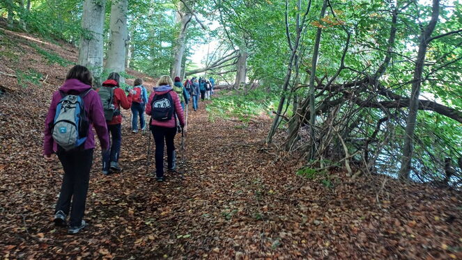 Menschen auf dem Pilgerpfad