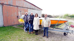 Übergabe des Bootes an die Variovac Stiftung: Jürgen Füllbeck, Jörg Reimer, Monique Tippelt und Bürgermeister Klaus Draeger (von links nach rechts)