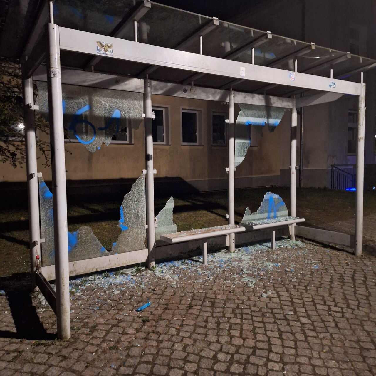 Vandalismus an der Bushaltestelle Müllerweg