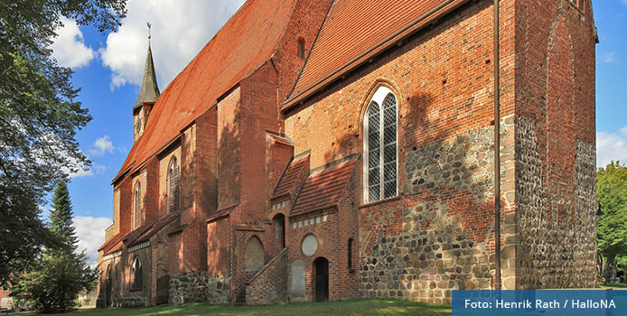 Außenansicht der Pfarrkirche Zarrentin Außenansicht der Pfarrkirche Zarrentin